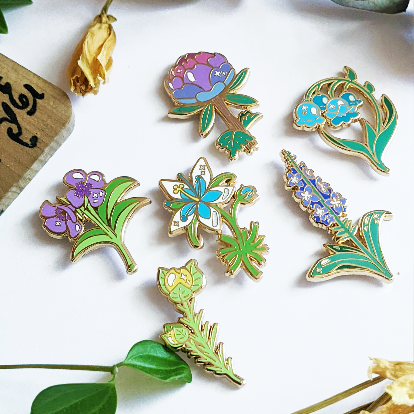 Set of 8 pins - Flowers of the Wild Collection