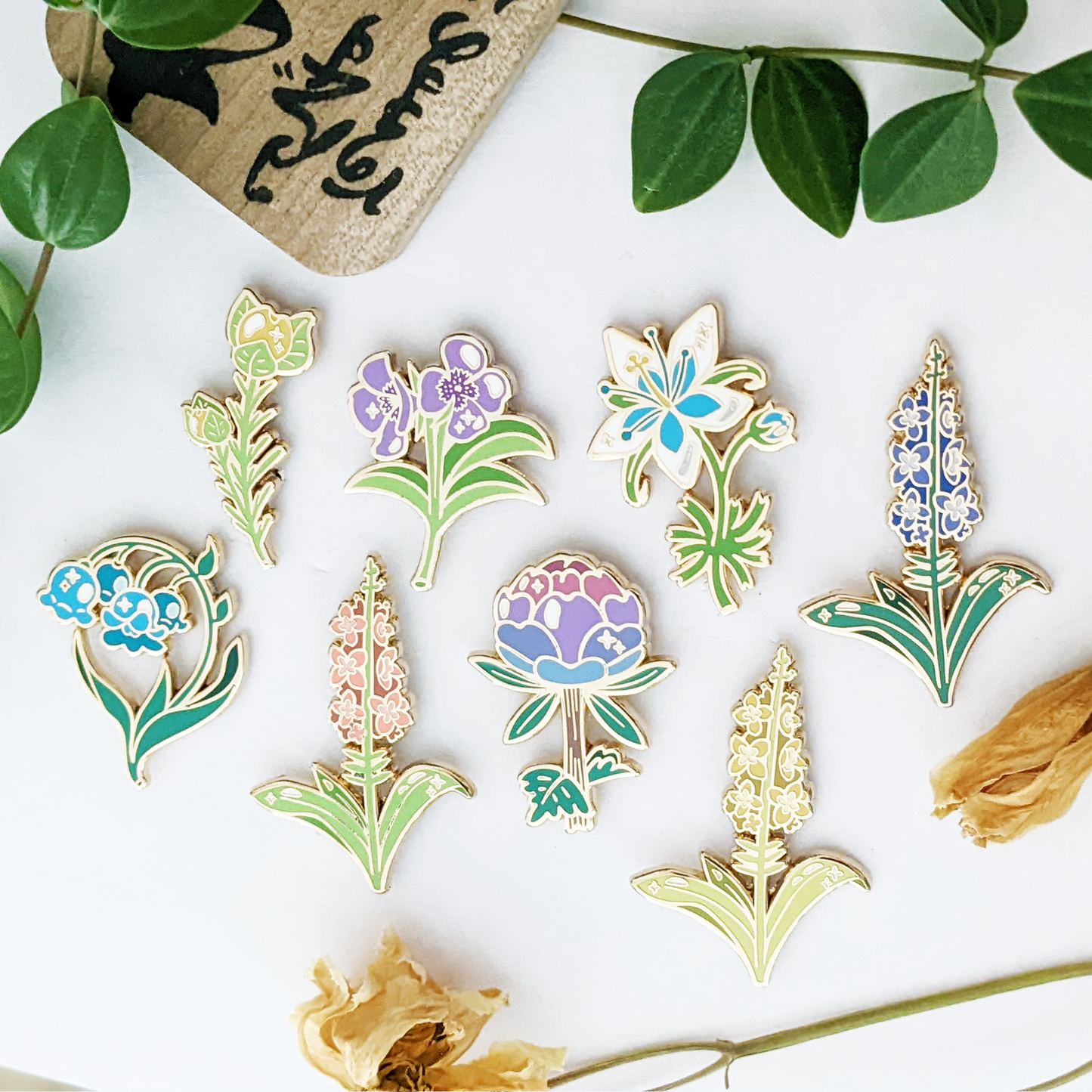Set of 8 pins - Flowers of the Wild Collection