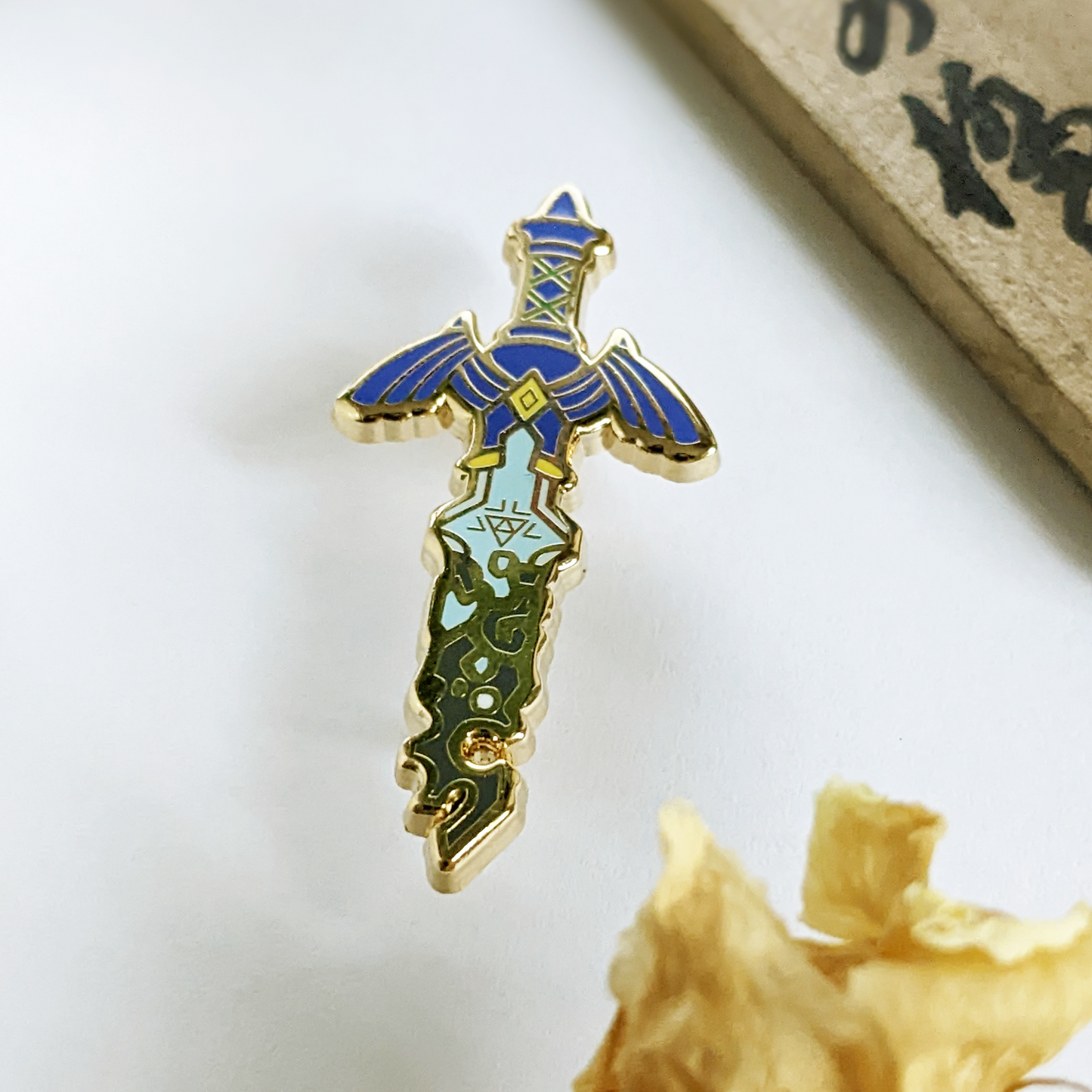 Set of 3 pins - Decayed Sword, Link and Zelda