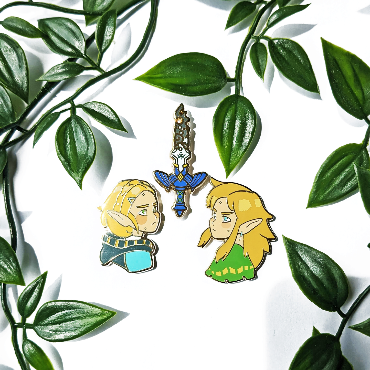 Set of 3 pins - Decayed Sword, Link and Zelda