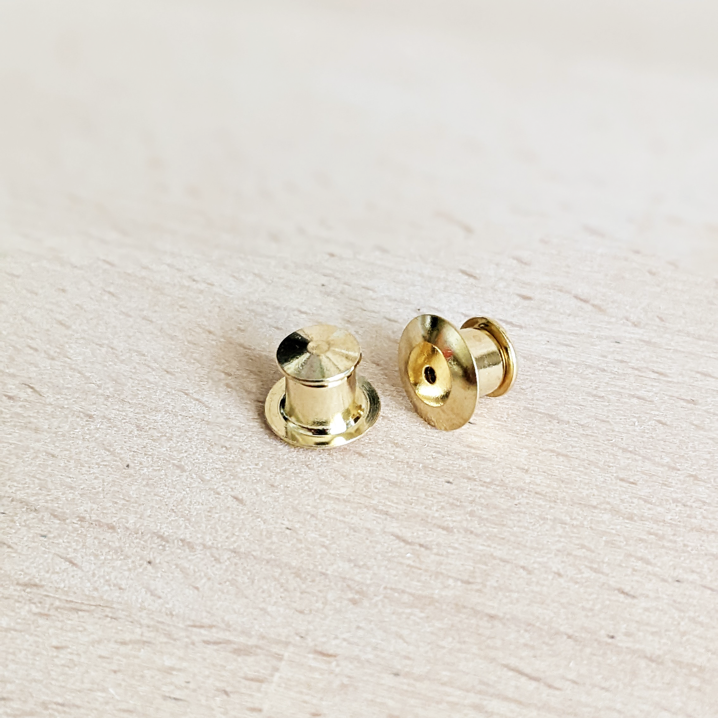Locking Pin Backs (1, 2, 5, 10pcs) - Gold metal
