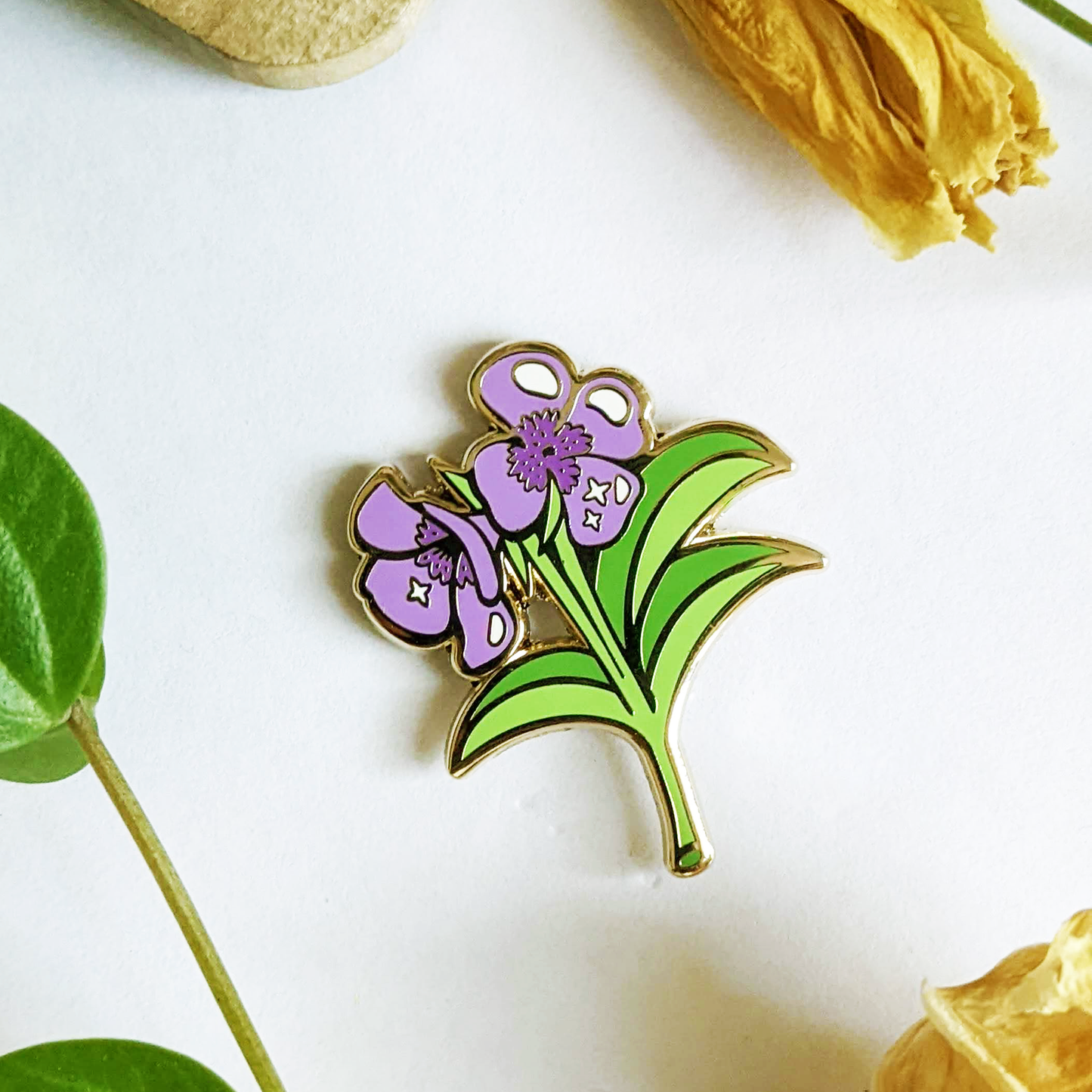 Set of 6 to 8 pins -Flowers of the Wild Collection